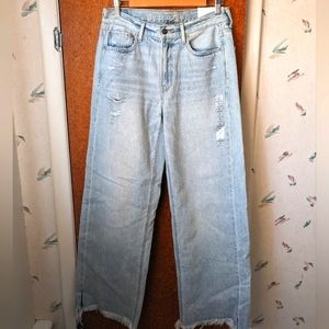 American Eagle light wash Skater Jeans, size 6 regular